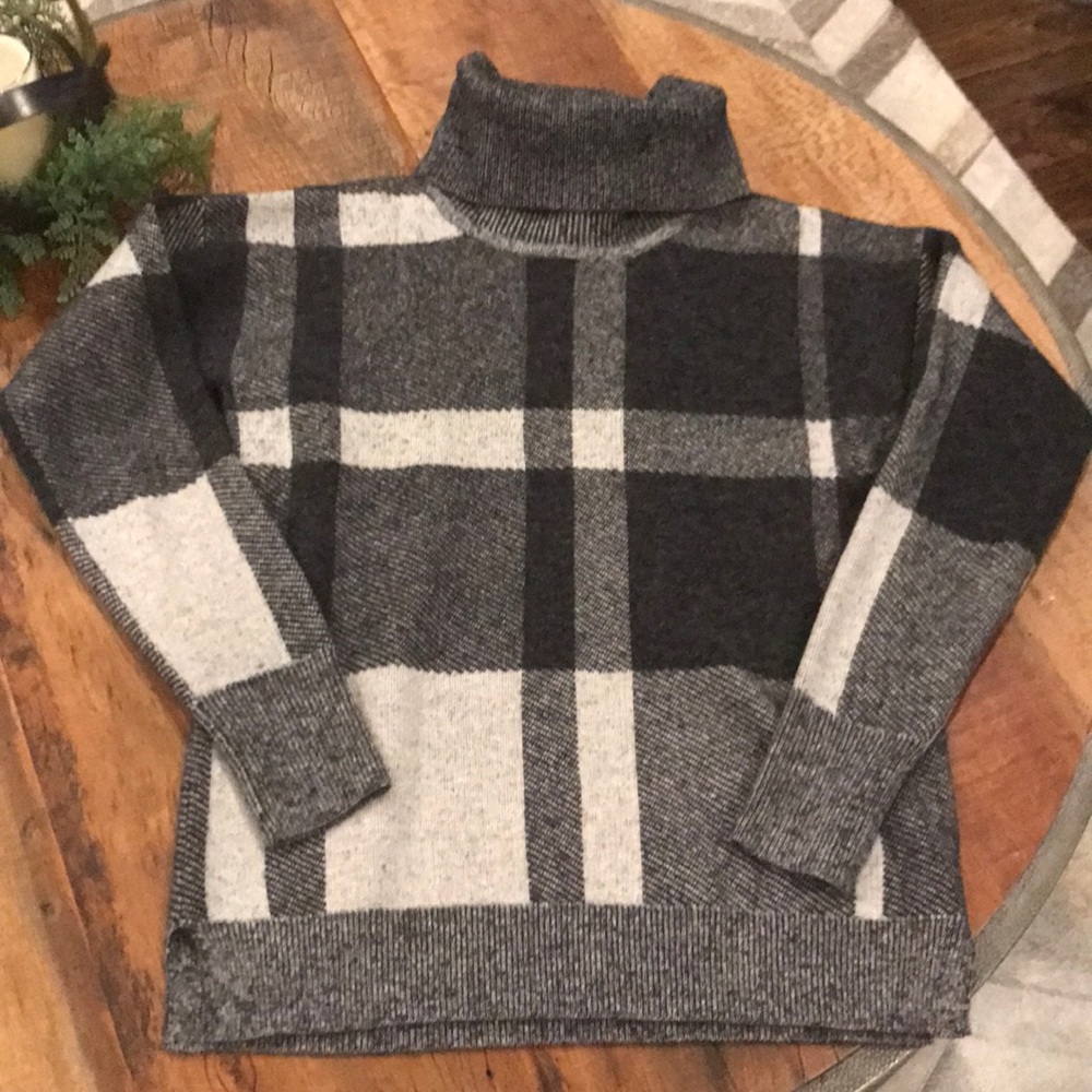Banana Republic Black and Gray Plaid Turtleneck Sweater